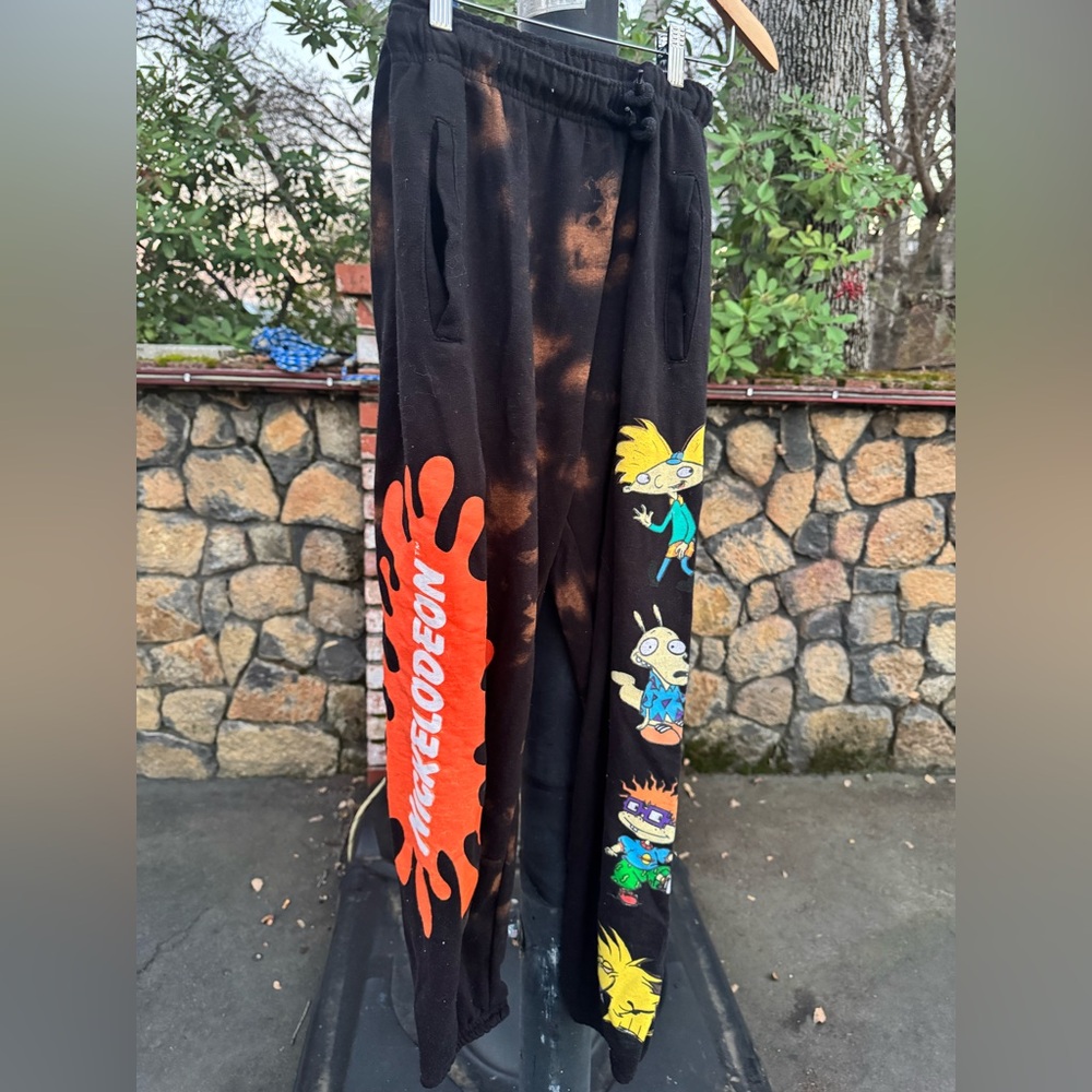 Limited edition vintage Nickelodeon sweats with hey, Arnold, Chucky…etc